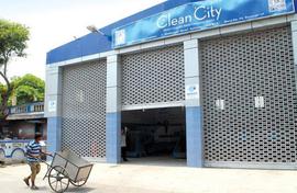 Compactors take over, ragpickers fade away